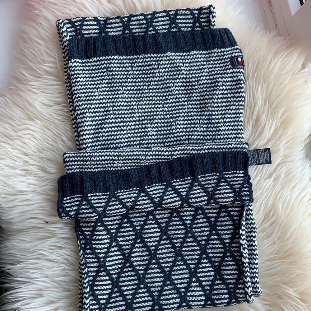 TOMMY HILFIGER KNITTED NAVY SCARF